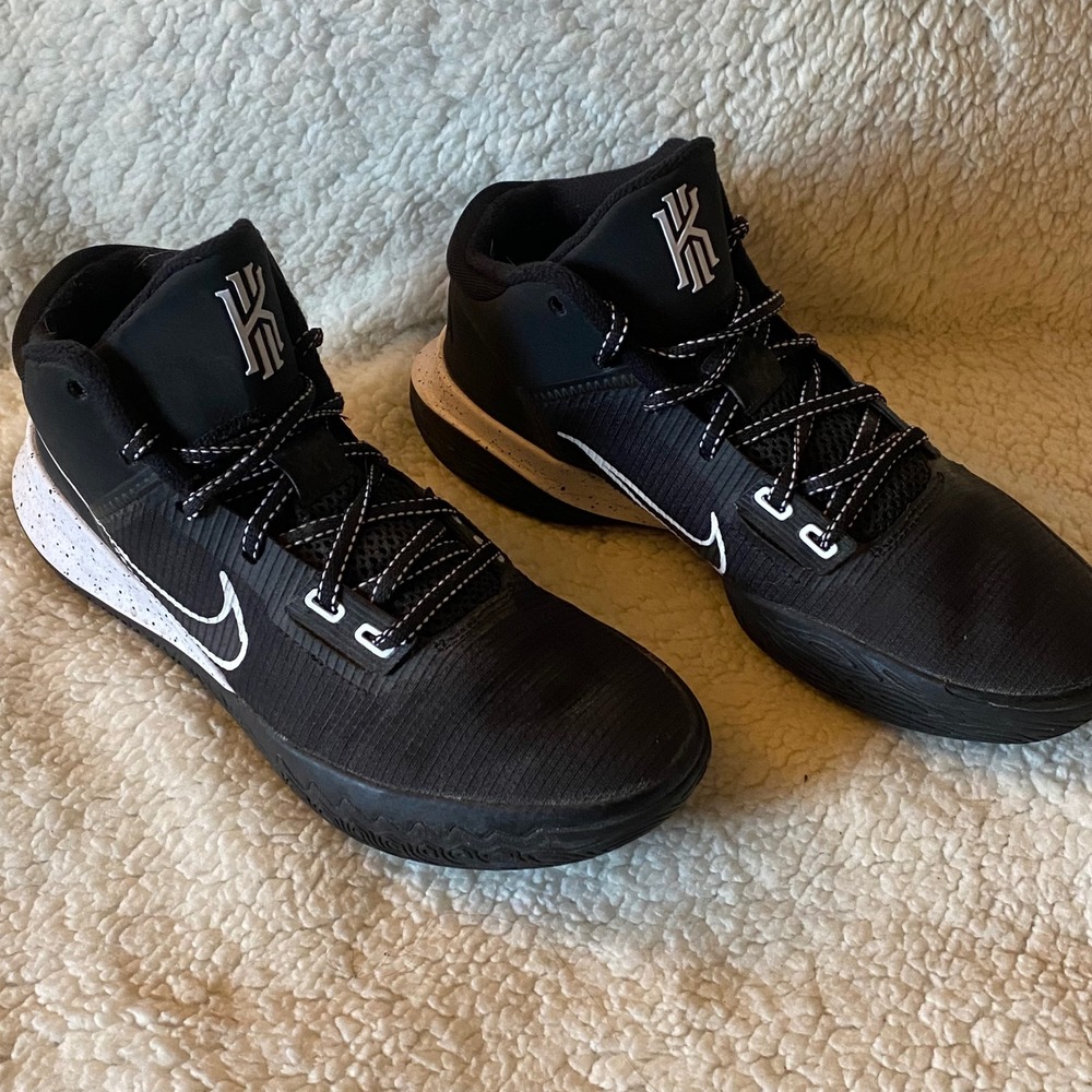 Nike Kyrie Flytrap 4 Mens Basketball Shoes Black White CT1972-001 Size 7.5